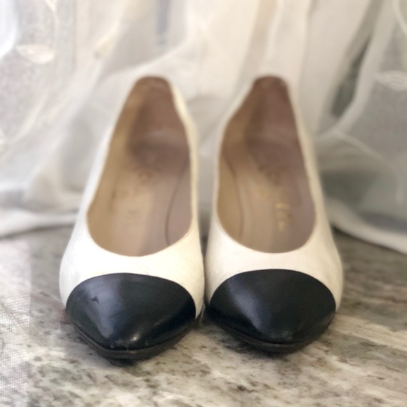 SOLD | CHANEL Black White Heels 6.5 - Picture 4 of 10